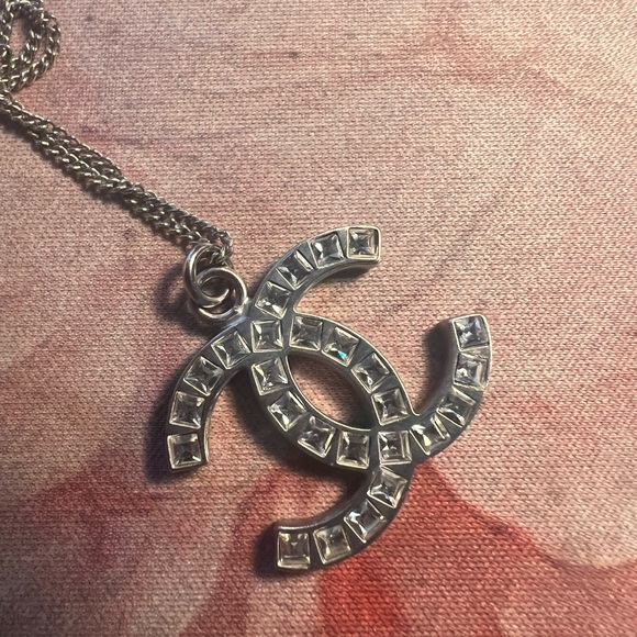 Chanel silver crystal CC necklace EUC w/ box and COA - Picture 3 of 8